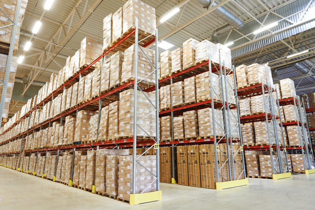 what-are-the-differences-between-warehouses-and-distribution-centers